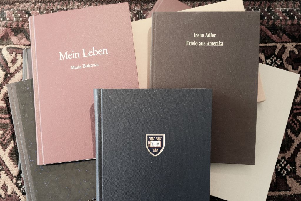 Ihre ganz persönliche Biografie - mithilfe von Anne Hagenmeyer ganz einfach verfasst! Ihre ganz persönliche Biografie - mithilfe von Anne Hagenmeyer ganz einfach verfasst!